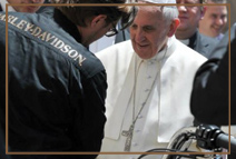Папа получил в подарок шикарный Harley-Davidson и куртку настоящего байкера