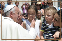 Папа Римский попросил быть добрее к беженцам и переселенцам