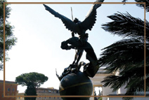 Папа Франциск и папа на покое Бенедикт XVI благословили статую Архангела Михаила в Ватикане
