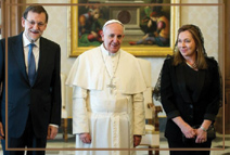 Папа Римский Франциск принял на аудиенции Мариано Рахой Брея, председателя испанского правительства.